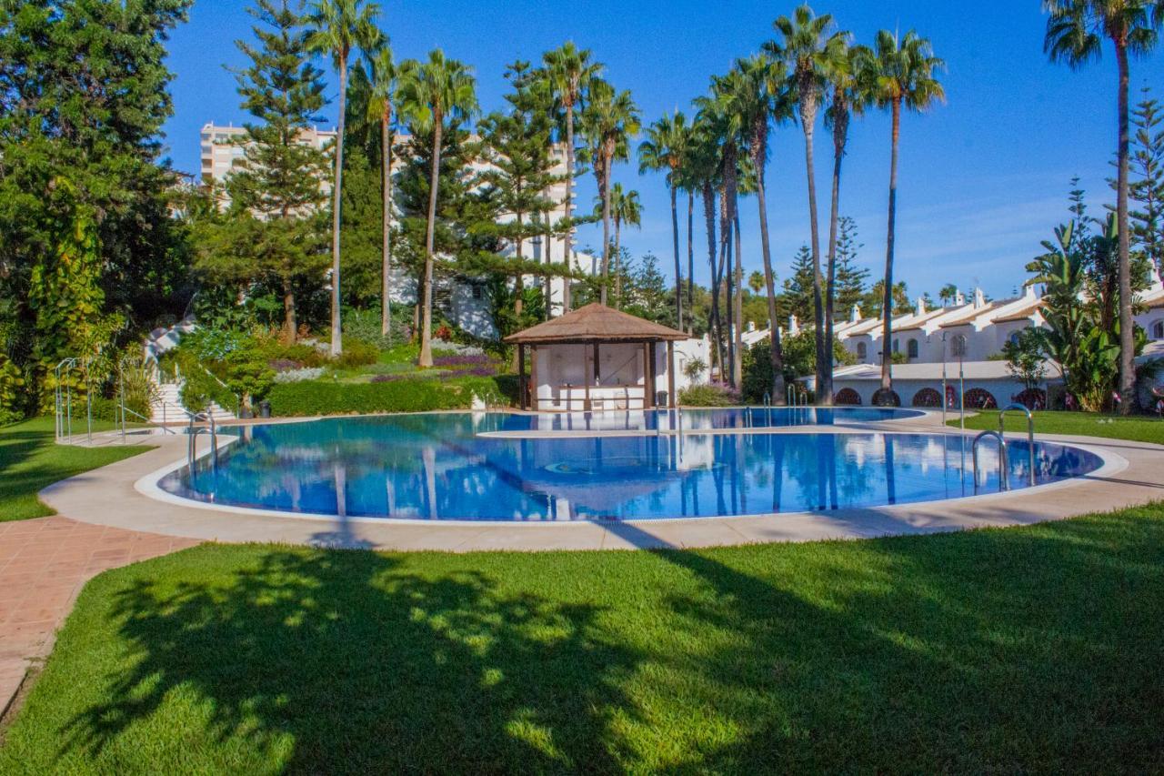 Benalgolf: Seaside Apartment with Private BBQ Backyard Benalmadena Exterior photo