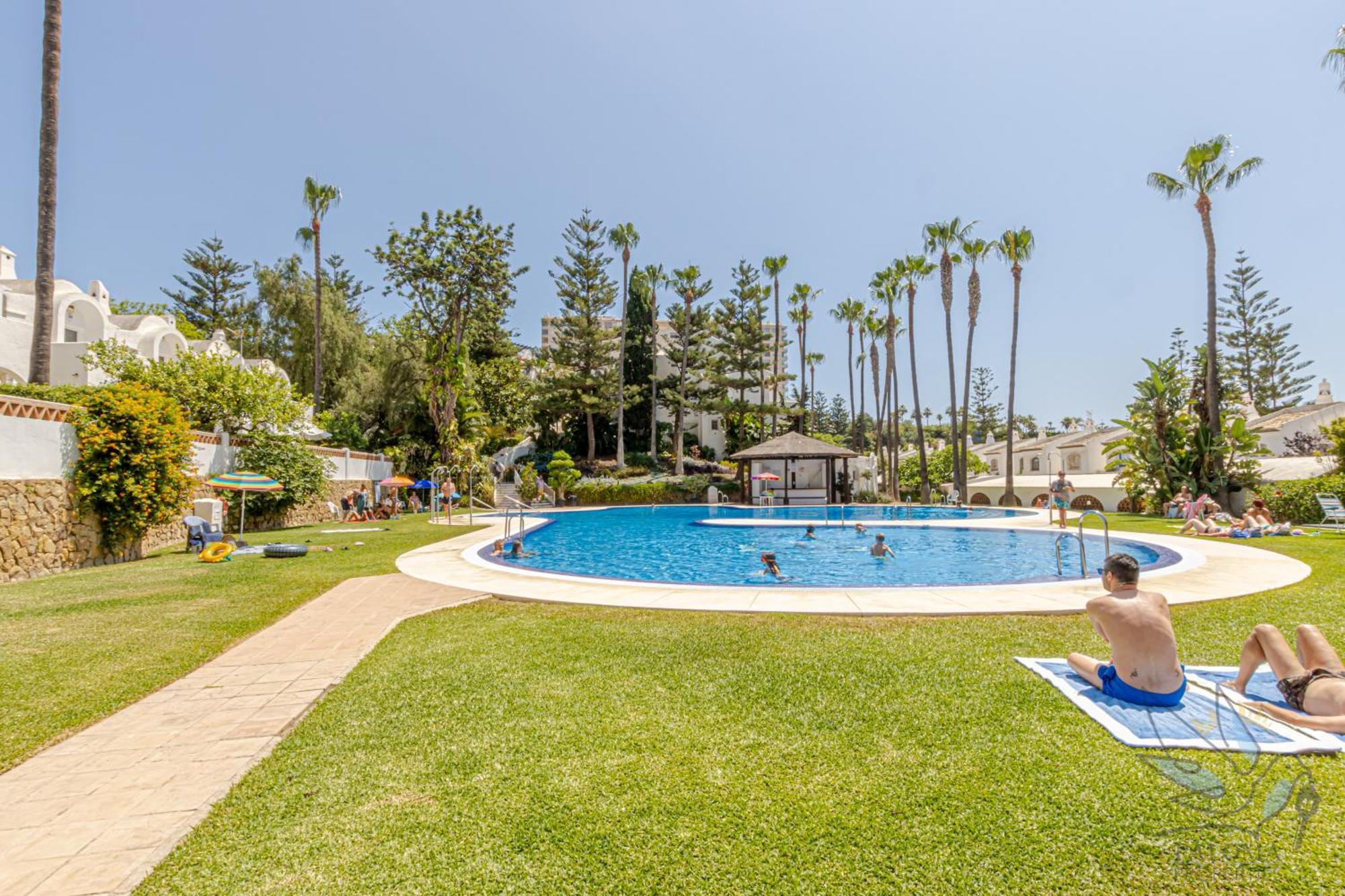 Benalgolf: Seaside Apartment with Private BBQ Backyard Benalmadena Exterior photo